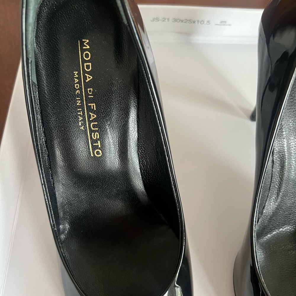 Sleek Black Leather Heels for Formal Wear